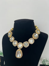 Load image into Gallery viewer, Uncut Kundan Set
