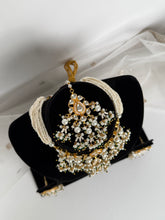 Load image into Gallery viewer, Paro Kundan Set
