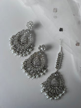 Load image into Gallery viewer, Betsy Silver Earrings Set
