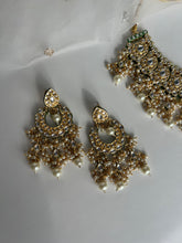 Load image into Gallery viewer, Tasfia Kundan Set
