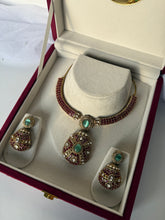Load image into Gallery viewer, Kirni Tiyani Kundan Set
