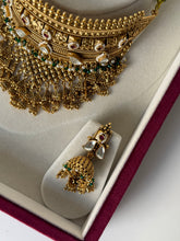 Load image into Gallery viewer, Raven Kundan Set
