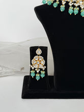 Load image into Gallery viewer, Savneet Kundan Set
