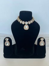 Load image into Gallery viewer, Pendant Uncuf Kundan Set
