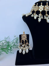 Load image into Gallery viewer, Raina Kundan Set
