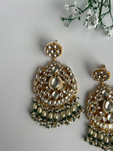 Load image into Gallery viewer, Sapna Kundan Earrings
