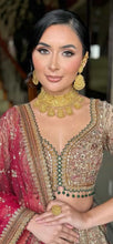 Load image into Gallery viewer, Janvi Gold Set
