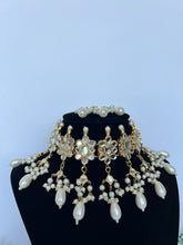 Load image into Gallery viewer, Raina Kundan Set
