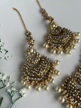 Load image into Gallery viewer, Ivreet Kundan Tikka Set
