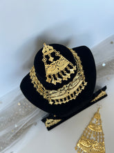 Load image into Gallery viewer, Moorni Pipal Patti Set
