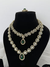 Load image into Gallery viewer, Emerald Kundan Set
