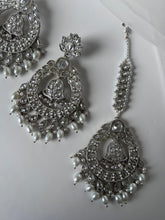 Load image into Gallery viewer, Betsy Silver Earrings Set
