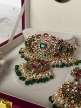 Load image into Gallery viewer, Pari Kundan Set (Magenta &amp; Green)
