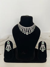 Load image into Gallery viewer, Prii Emerald Diamond Set
