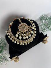 Load image into Gallery viewer, Tina Golden Choker
