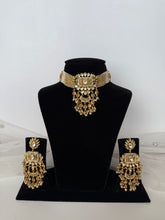 Load image into Gallery viewer, Noor Antique Kundan Set
