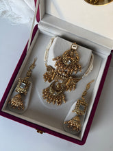 Load image into Gallery viewer, Antique Gold Choker Set
