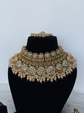 Load image into Gallery viewer, Pavan Antique Bridal Set
