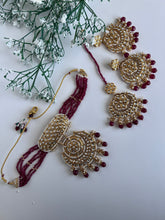 Load image into Gallery viewer, Maroon kundan locket set
