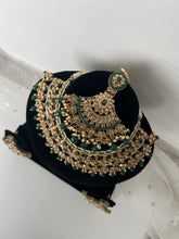 Load image into Gallery viewer, Pavan Emerald Bridal Set
