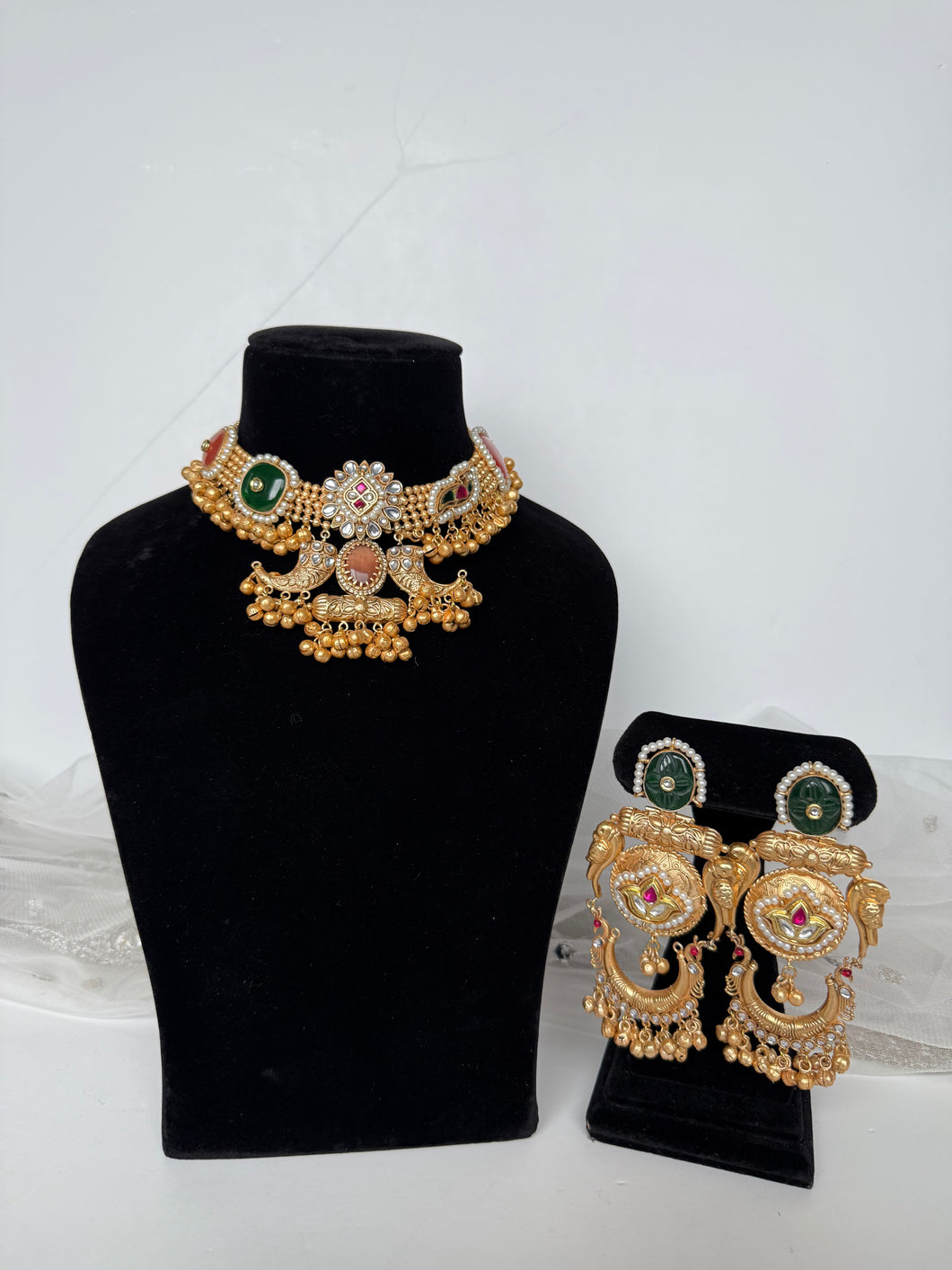 Mio Kundan Set