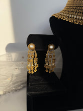 Load image into Gallery viewer, Pooja Antique Kundan Bridal Set
