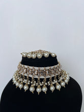 Load image into Gallery viewer, Tina Golden Choker
