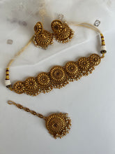 Load image into Gallery viewer, Anhad Choker Set
