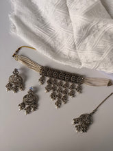 Load image into Gallery viewer, Waterfall Pearl Choker Set
