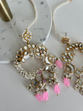 Load image into Gallery viewer, Dilreet Kundan Earrings (pink)
