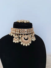 Load image into Gallery viewer, Rose Meenakari Set
