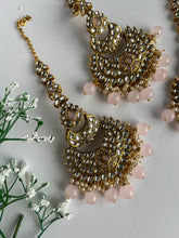 Load image into Gallery viewer, Ivreet Kundan Tikka Set

