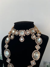 Load image into Gallery viewer, Neeru Uncut Set
