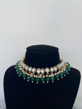 Load image into Gallery viewer, Anhad Kundan Set in Green
