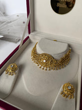 Load image into Gallery viewer, Rajve Gold Set
