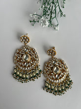 Load image into Gallery viewer, Sapna Kundan Earrings
