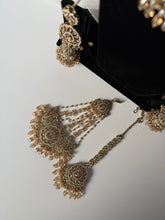 Load image into Gallery viewer, Kajal Gold Set
