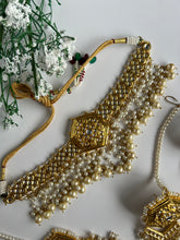 Load image into Gallery viewer, Parneet Gold Set
