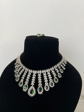 Load image into Gallery viewer, Prii Emerald Diamond Set
