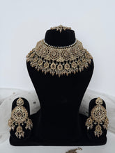 Load image into Gallery viewer, Manvir Bridal Set
