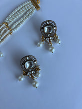 Load image into Gallery viewer, Mahika Kundan Set
