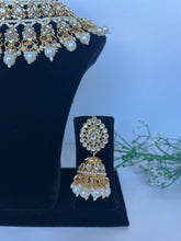 Load image into Gallery viewer, White pearl kundan set

