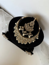 Load image into Gallery viewer, Sage and Green Kundan Set
