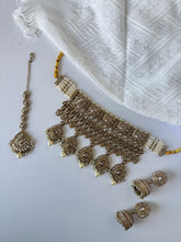 Load image into Gallery viewer, Emma Golden Choker Set
