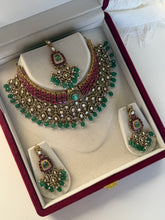 Load image into Gallery viewer, Exquisite Tiyani Kundan Set
