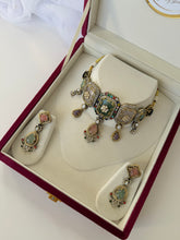 Load image into Gallery viewer, Mehar Sabyasachi Kundan Set
