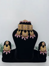 Load image into Gallery viewer, Roop antique set in pink
