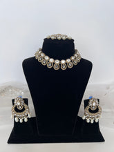 Load image into Gallery viewer, Nadia Necklace Set Gold (2)
