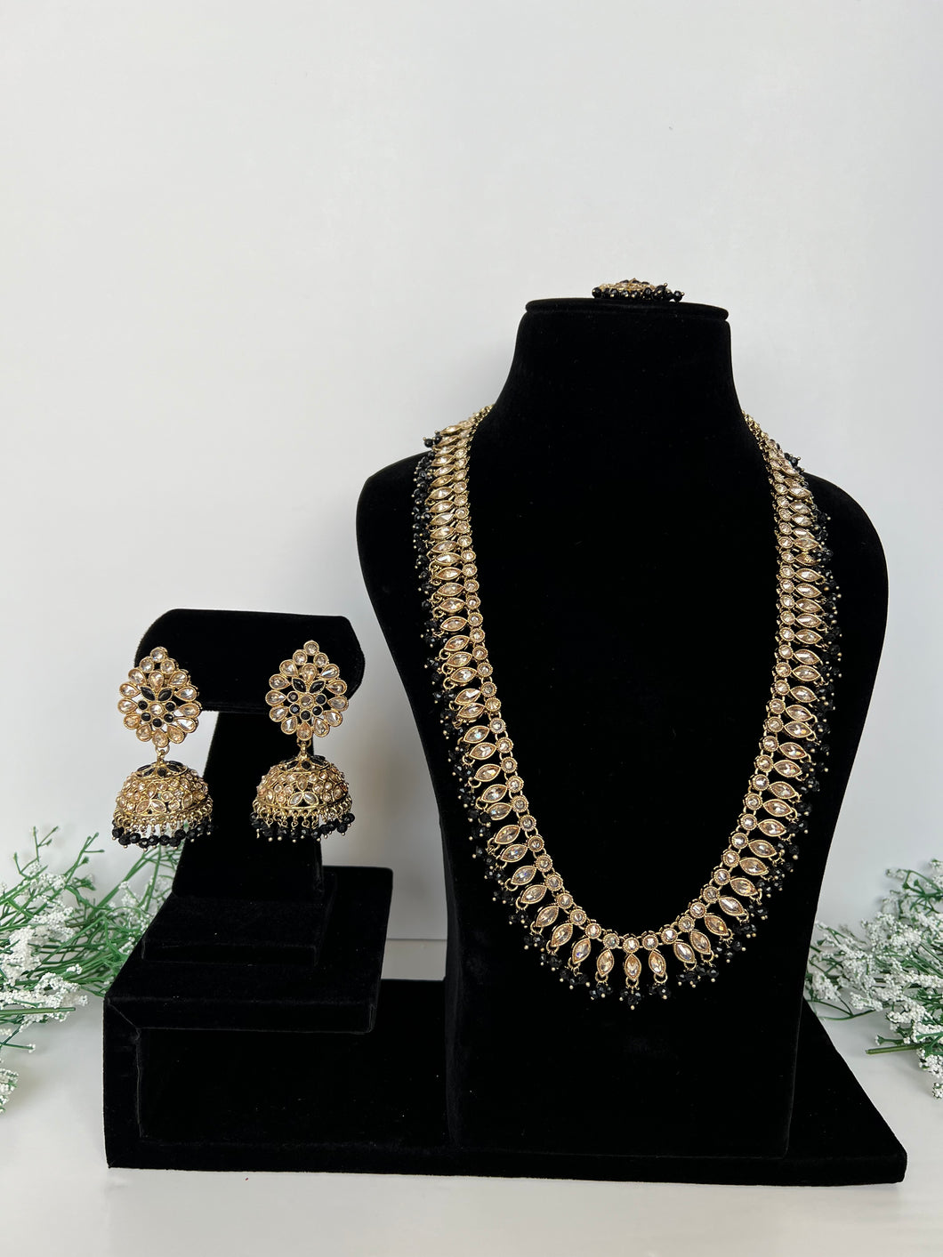 Avneet Mala Set Black