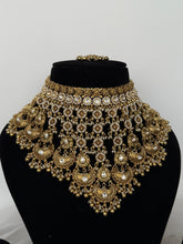 Load image into Gallery viewer, Kiran Antique Bridal Set
